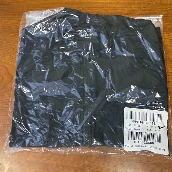 J Crew Active long-sleeve rash guard
Item BC118 - Picture 5 of 5